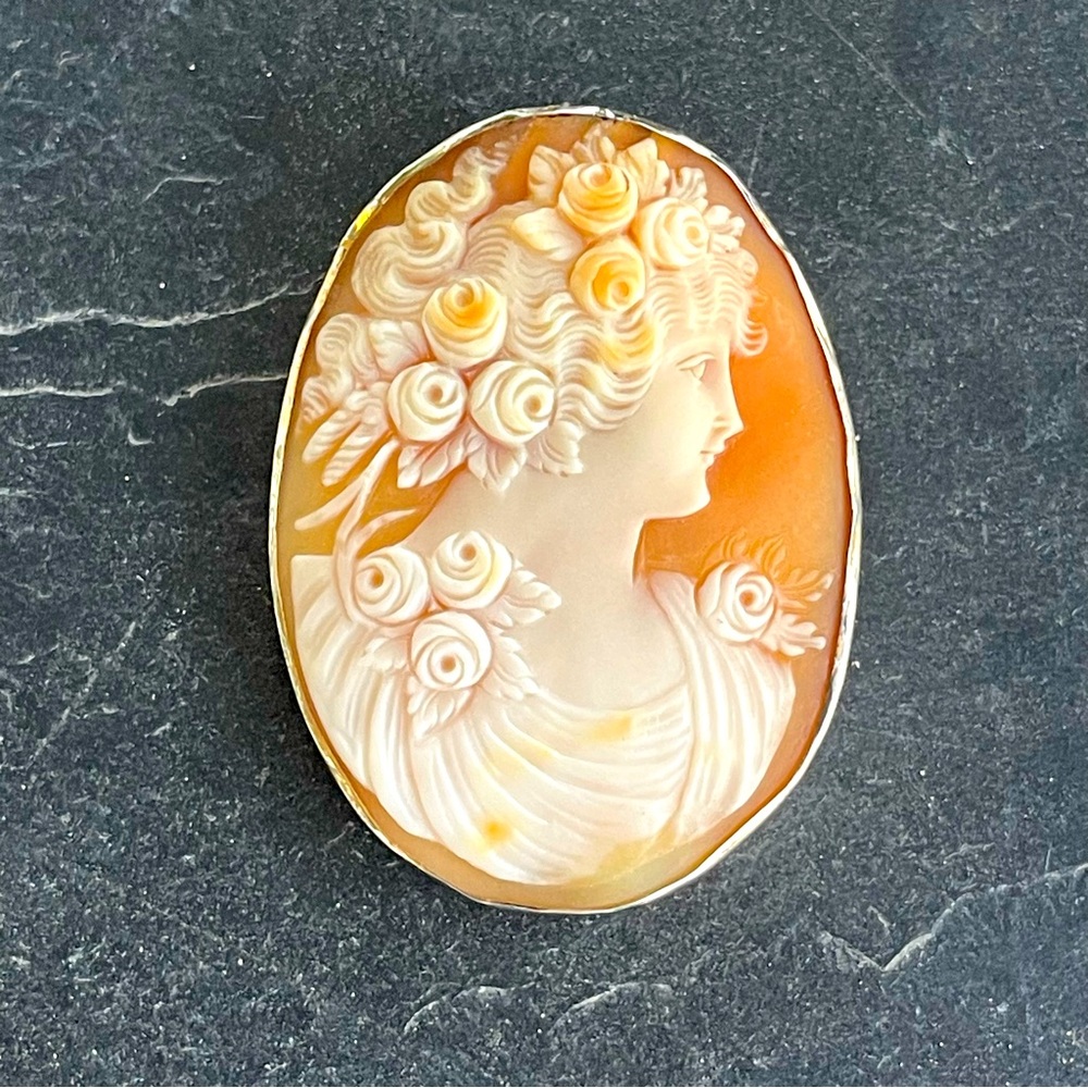 Vintage 14kt. White Gold large shell cameo brooch/ pendant.